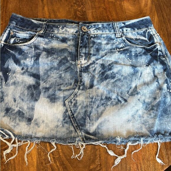 AMETHYST DISTRESSED/AIC WASH DENIM SKIRT SIZE 20 - Picture 3 of 8